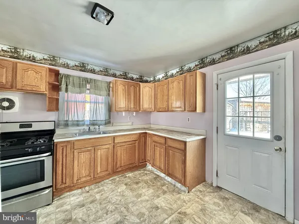 $229,900 | 6 Holly Drive, West Berlin, NJ 08091