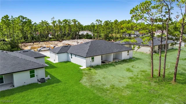 a view of a house with a backyard