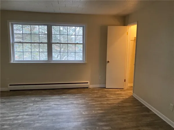 $1,300 | 326 East Linden Avenue, East Rochester, NY 14445