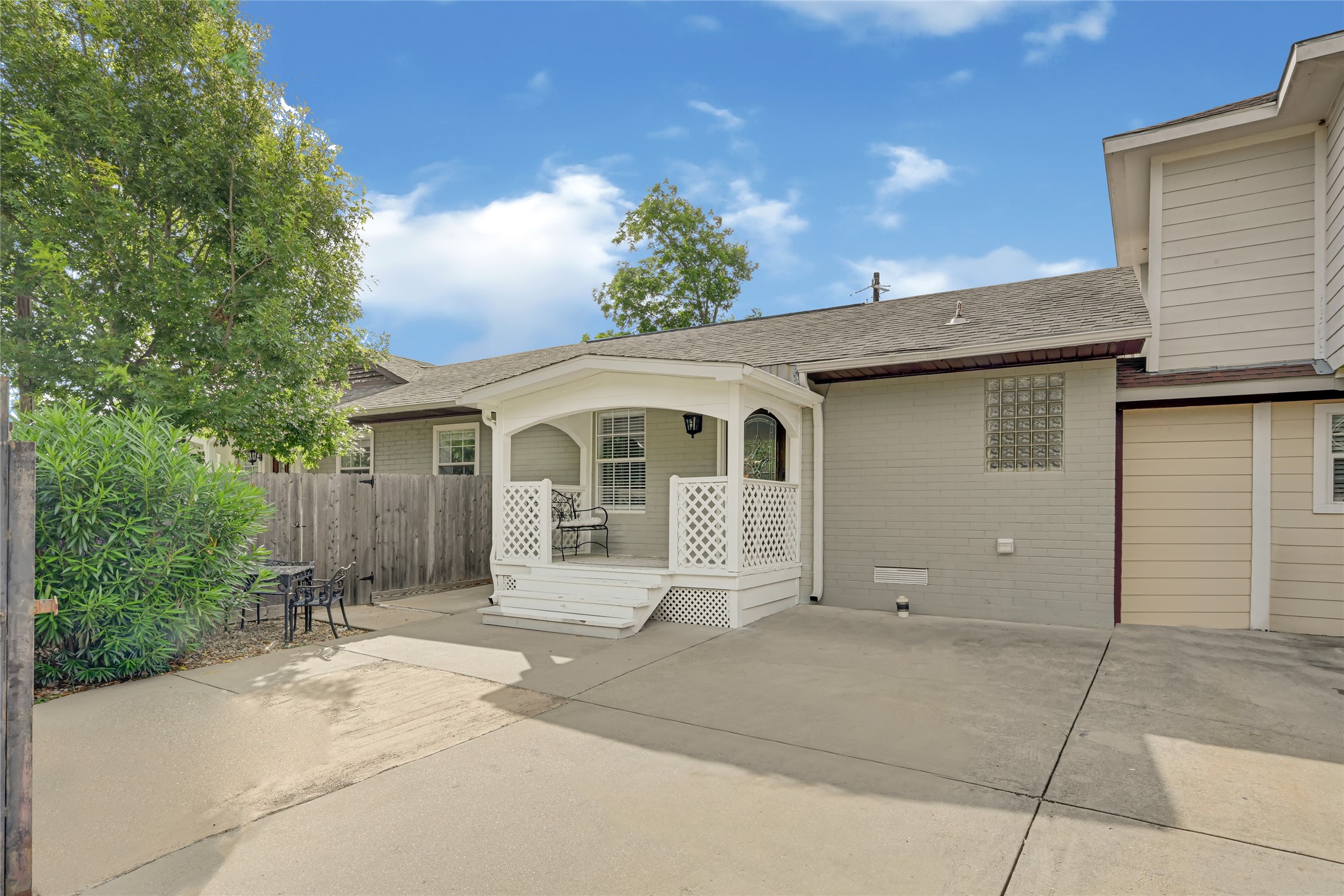 2809 Tooke Street, Unit B Houston, TX 77023 - Photo 11 of 15 Designated unit parking