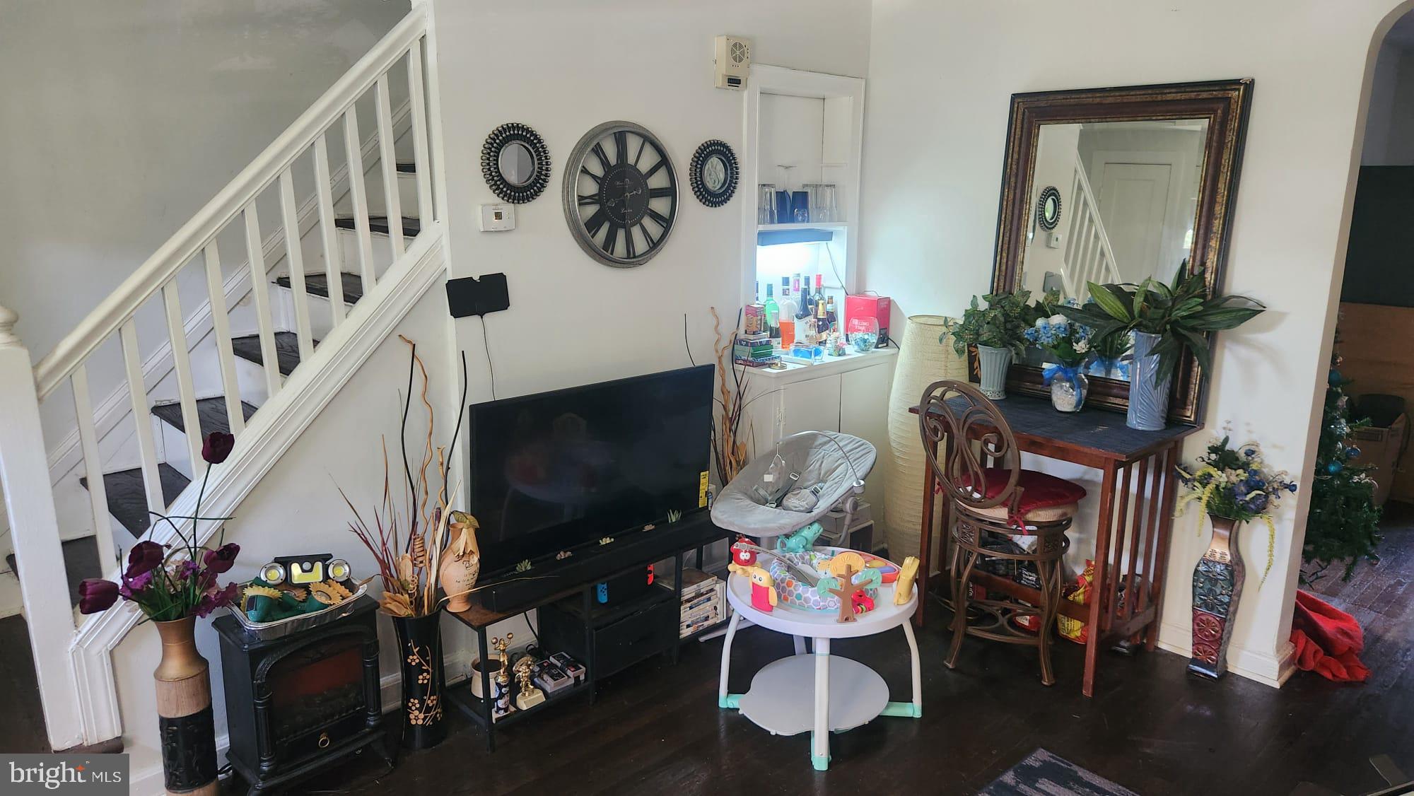 4432 Manorview Road Baltimore, MD 21229 - Photo 22 of 24 Cozy living space with vibrant decor.