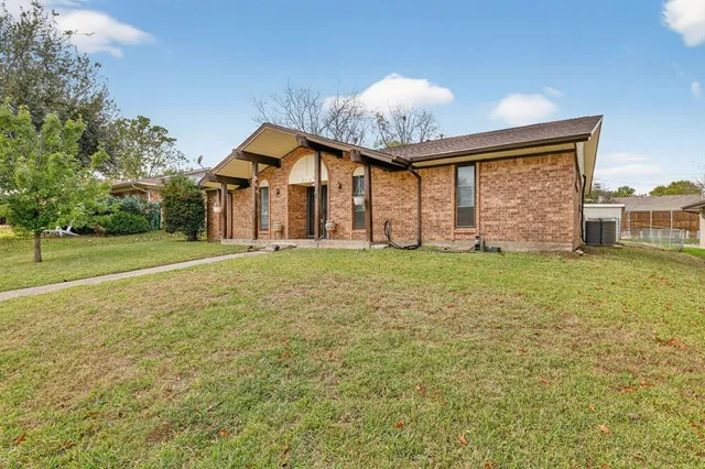 a front view of house with yard and porch