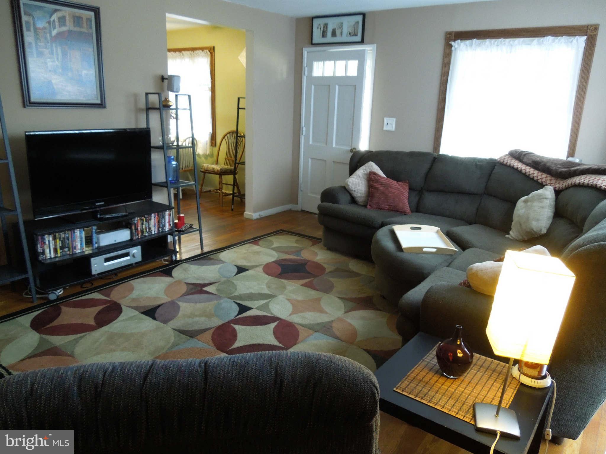 3501 Edwin Street Silver Spring, MD 20902 - Photo 14 of 21 Living Room