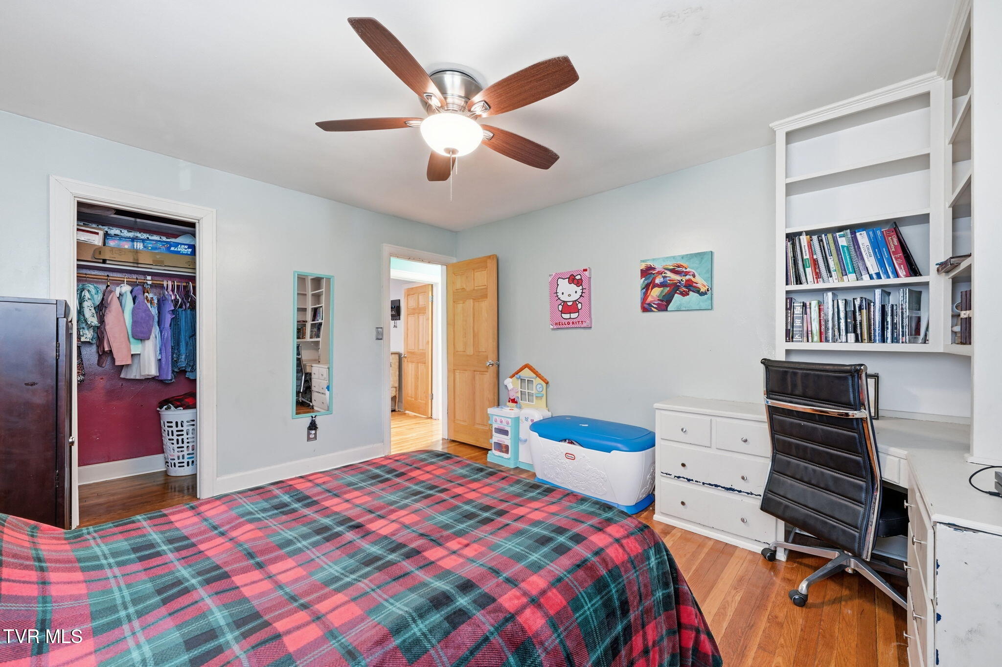 401 Seminole Road Bristol, VA 24201 - Photo 15 of 24 13-web-or-mls-017_JH 20260714-061
