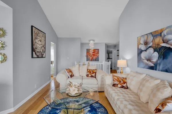 $294,990 | 1903 Quaker Hollow Lane, Streamwood, IL 60107