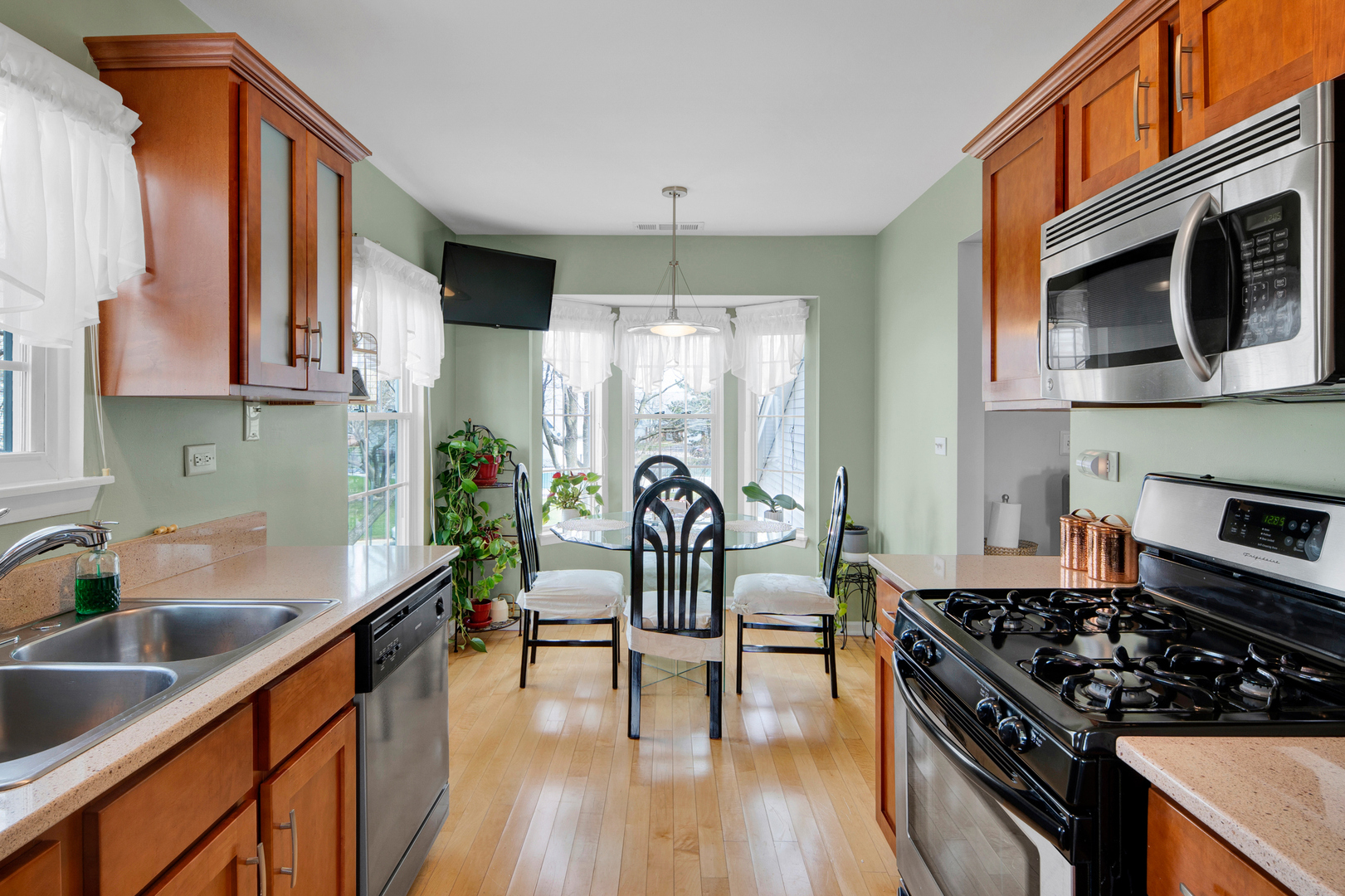 1903 Quaker Hollow Lane Streamwood, IL 60107 - Photo 8 of 34