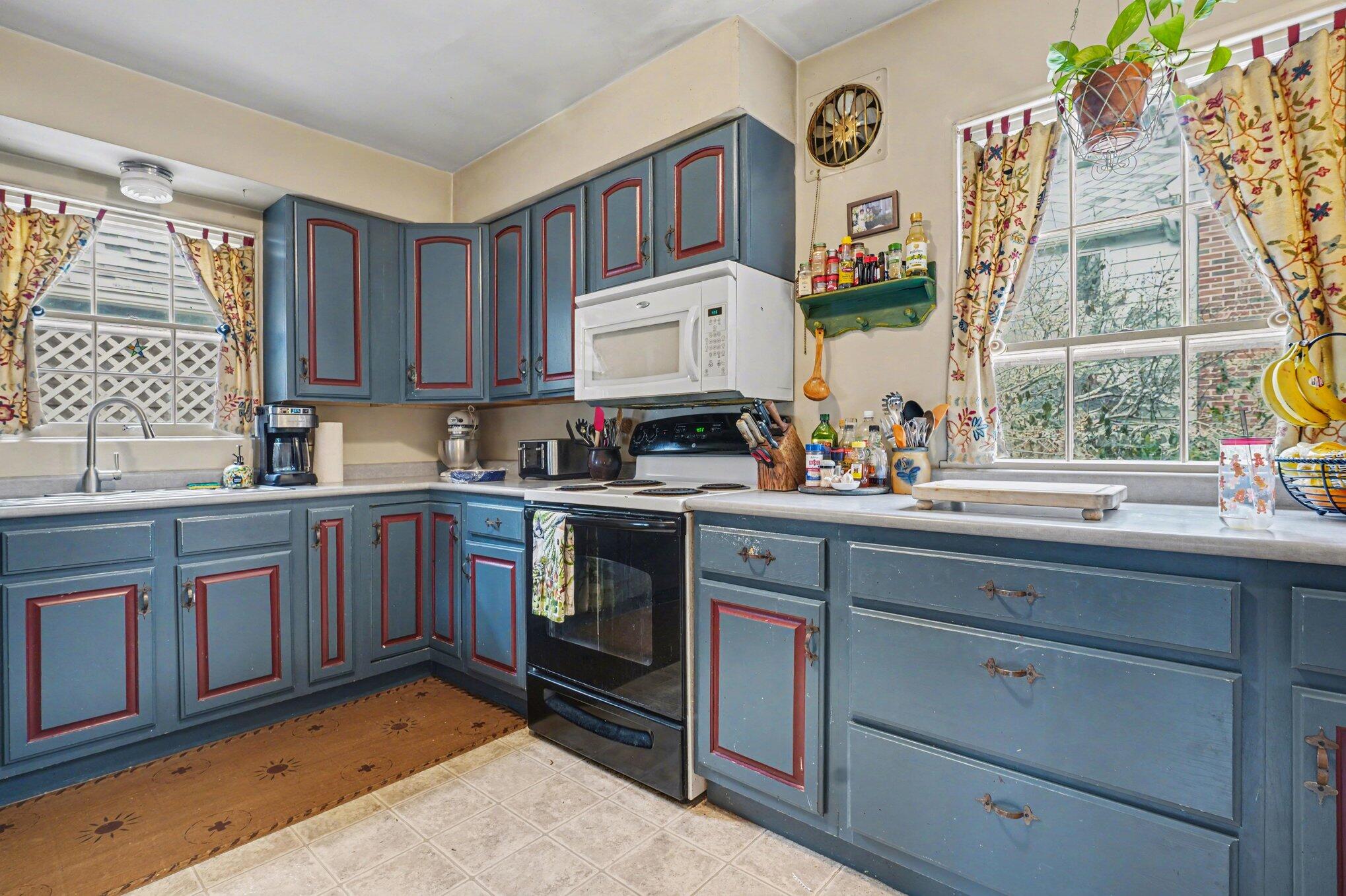 2006 Centerridge Road Kalamazoo, MI 49008 - Photo 14 of 25 015_dsc09422_330