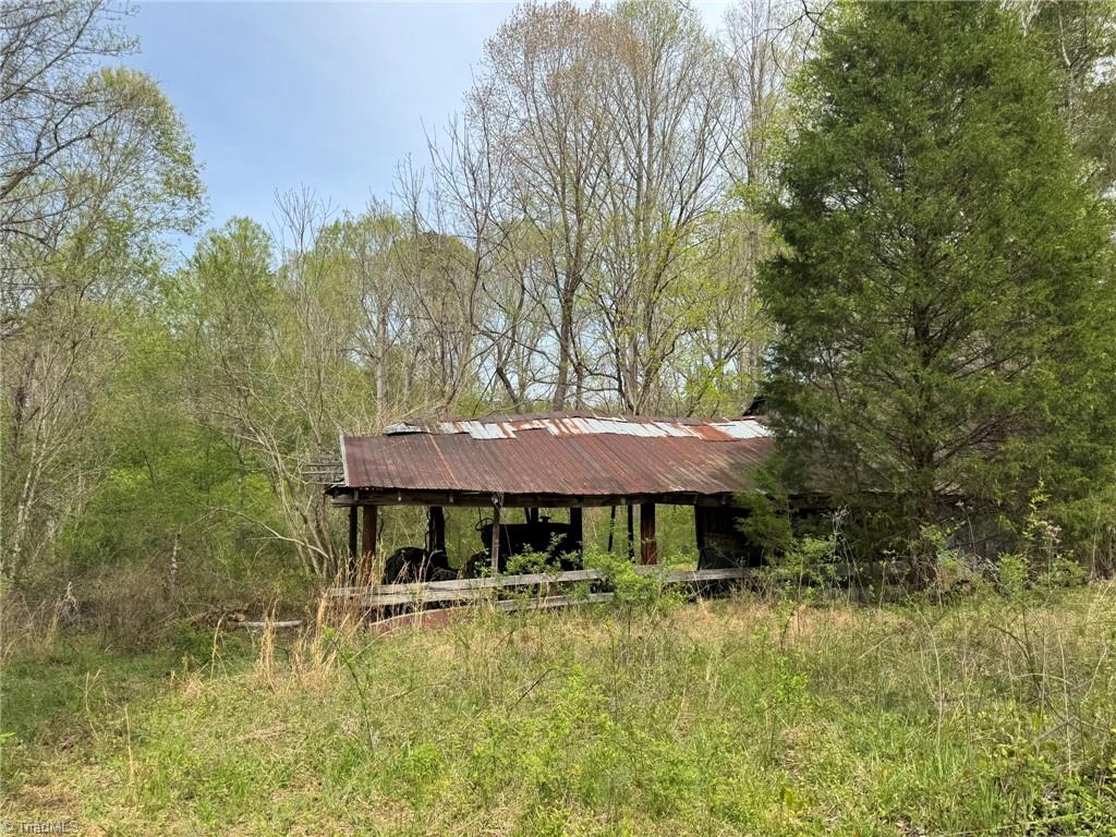 6988 Salem Chapel Road Walnut Cove, NC 27052 - Photo 11 of 38