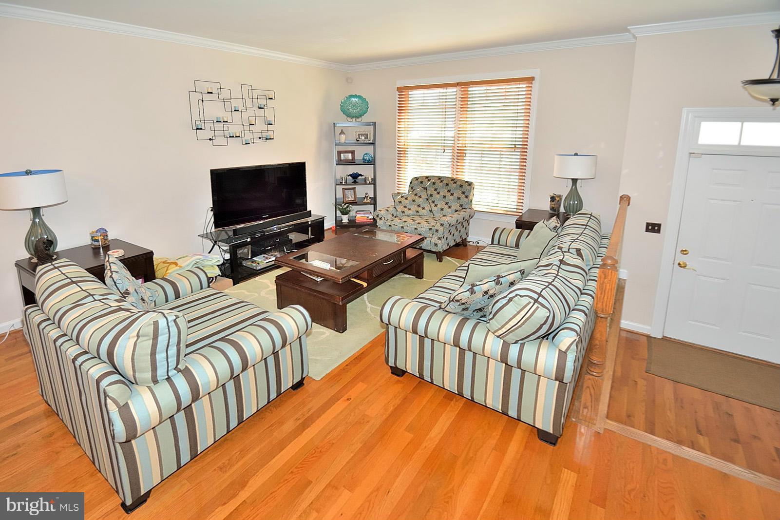 3632 Ransom Place Alexandria, VA 22306 - Photo 2 of 27 Living Room