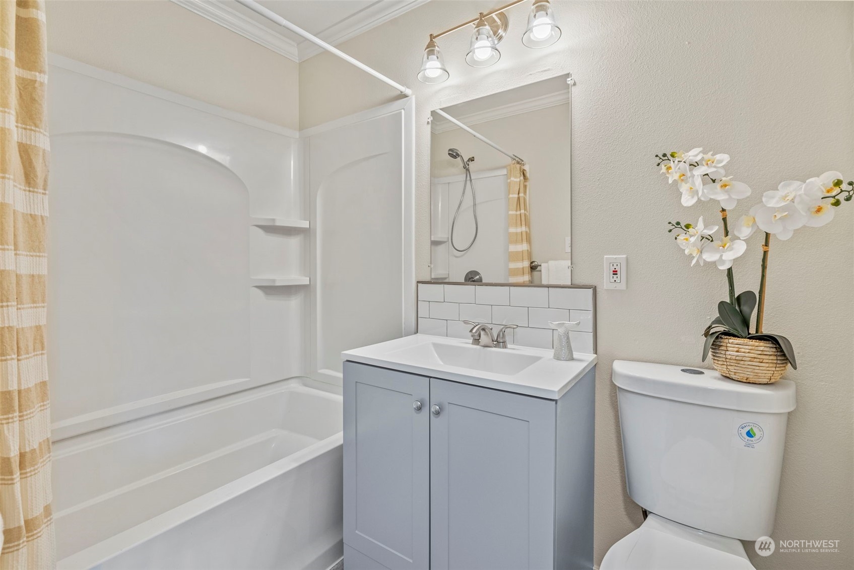 1312 Summit Street Aberdeen, WA 98520 - Photo 16 of 37 a bathroom with a toilet sink and mirror