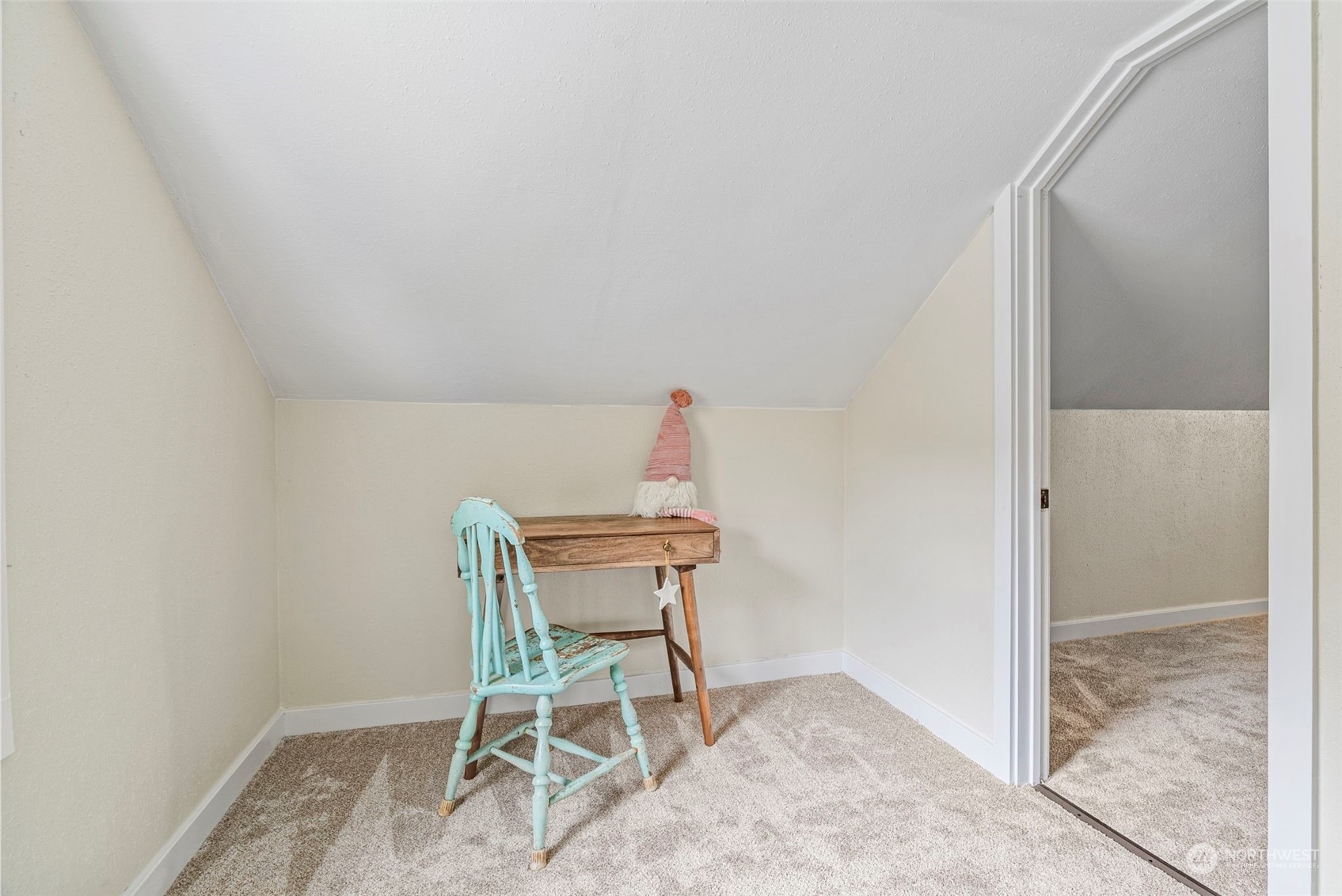 1312 Summit Street Aberdeen, WA 98520 - Photo 18 of 37 a view of a room with table and chair