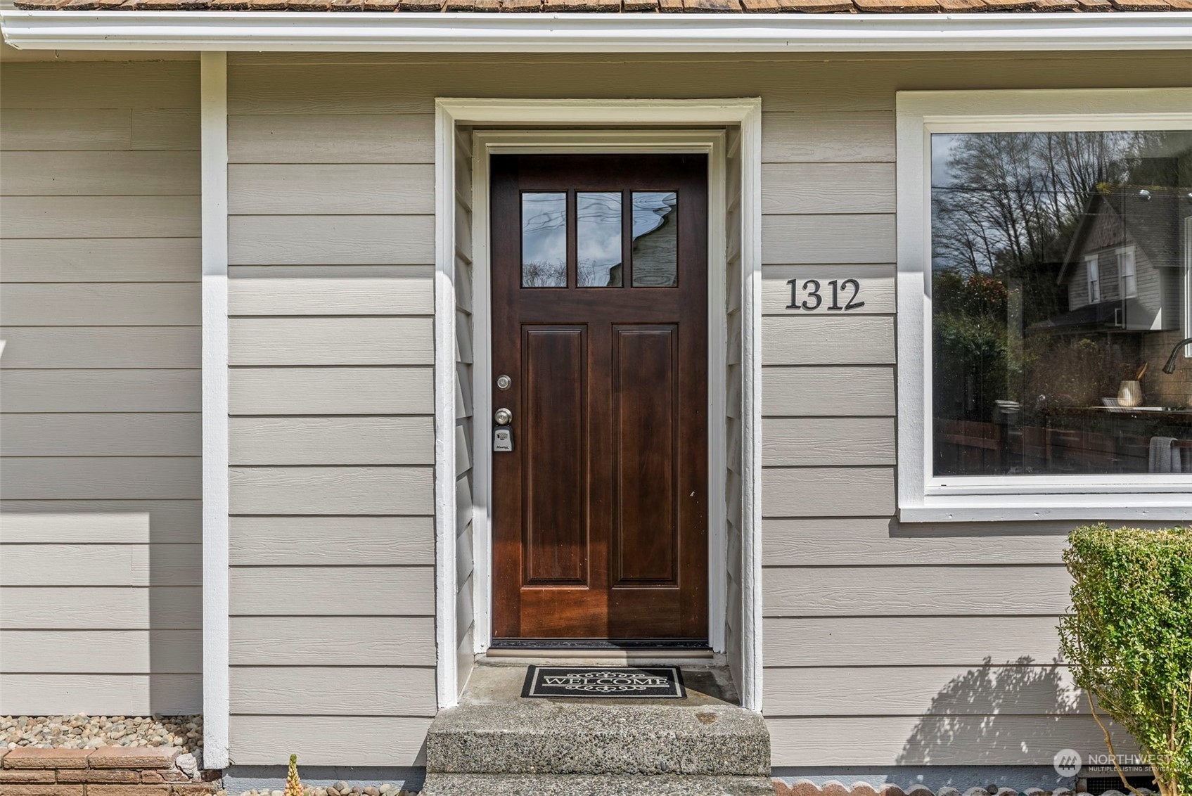 1312 Summit Street Aberdeen, WA 98520 - Photo 20 of 37 a view of front door of house