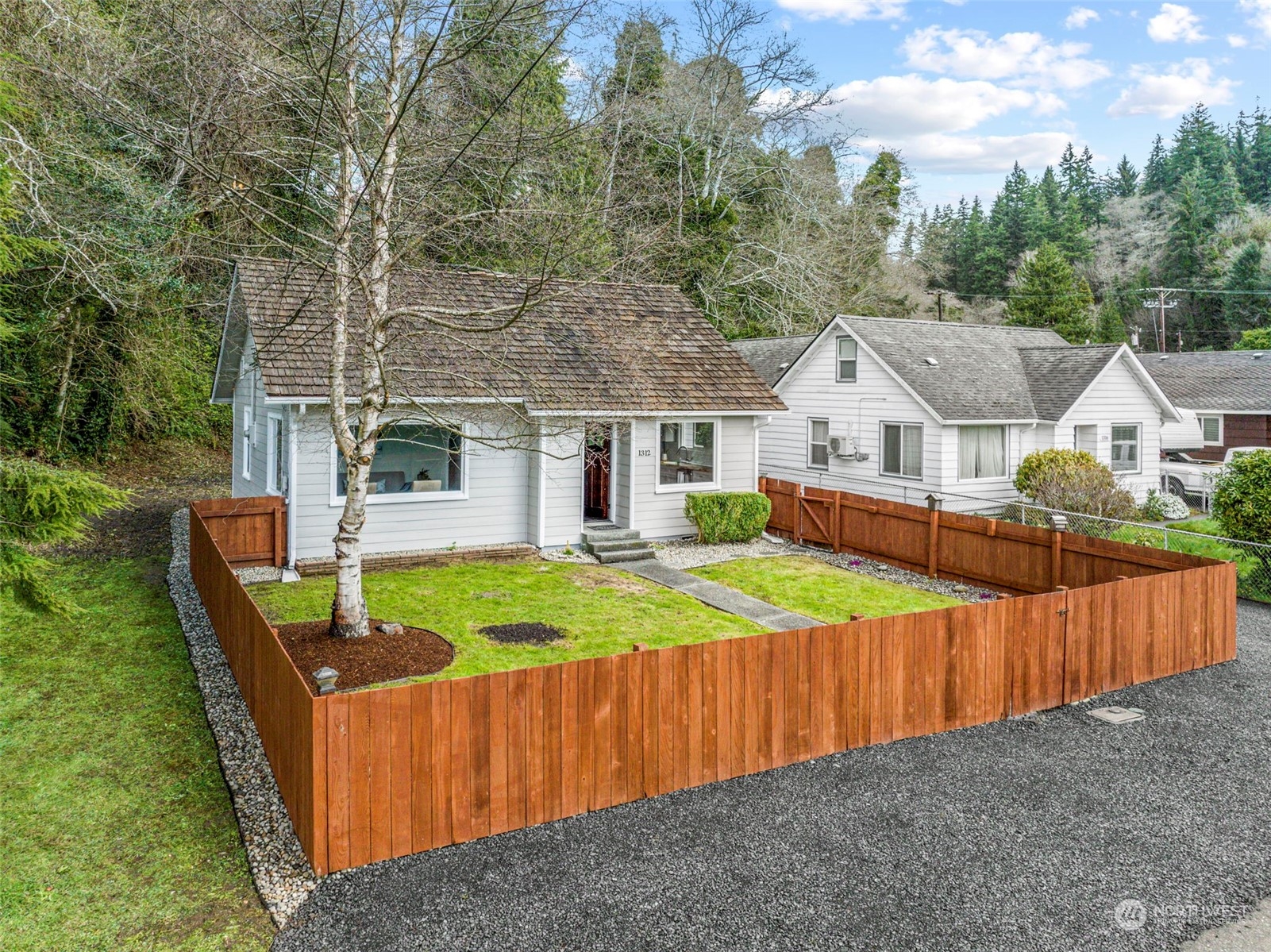 1312 Summit Street Aberdeen, WA 98520 - Photo 2 of 37 front view of a house with a yard