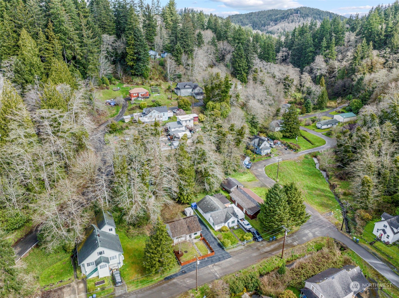 1312 Summit Street Aberdeen, WA 98520 - Photo 31 of 37 an aerial view of residential house with outdoor space