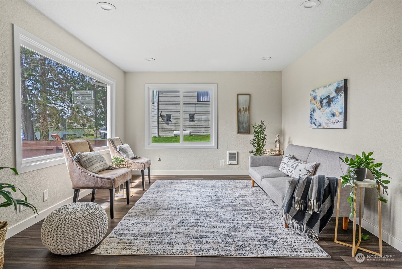 1312 Summit Street Aberdeen, WA 98520 - Photo 4 of 37 a living room with furniture rug and window