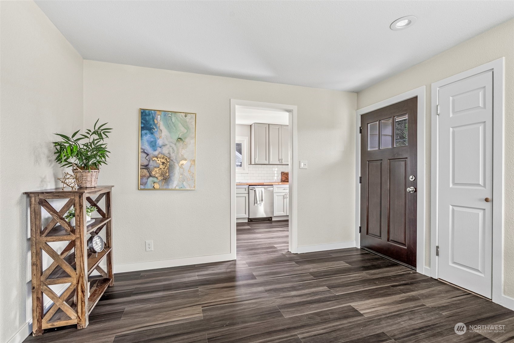 1312 Summit Street Aberdeen, WA 98520 - Photo 7 of 37 a view of an entryway with wooden floor