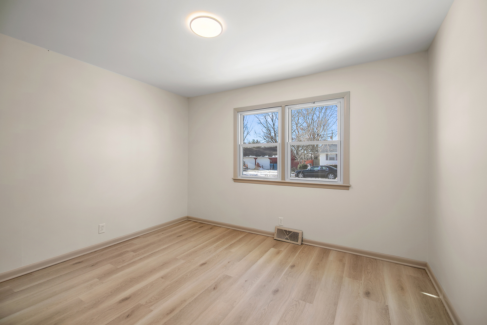 208 Sycamore Lane Momence, IL 60954 - Photo 14 of 19 an empty room with a window