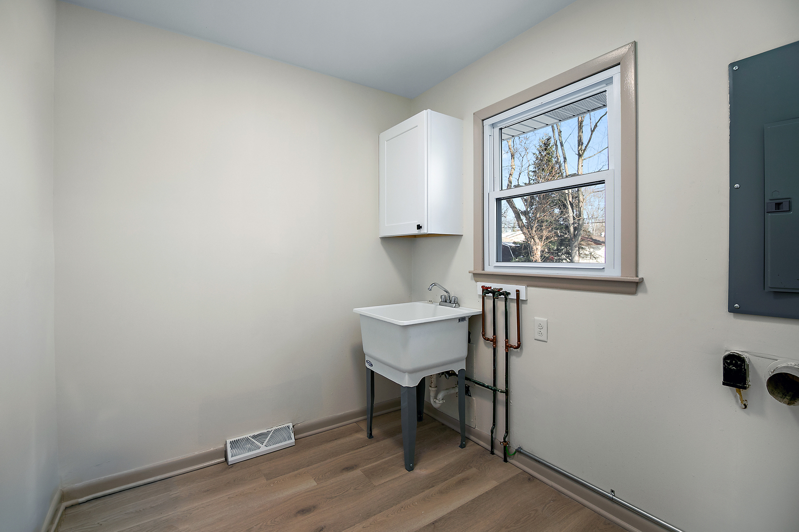 208 Sycamore Lane Momence, IL 60954 - Photo 17 of 19 a view of a workspace with furniture and a window
