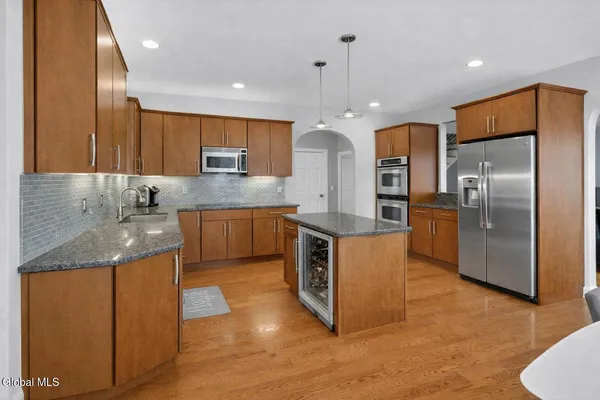 $899,900 | 187 Lape Road, North Greenbush, NY 12144