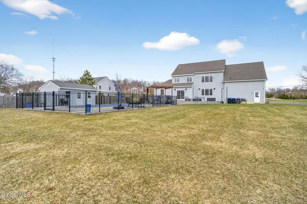 $899,900 | 187 Lape Road, North Greenbush, NY 12144