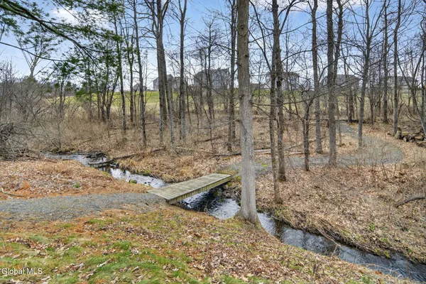 $899,900 | 187 Lape Road, North Greenbush, NY 12144
