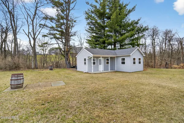 $899,900 | 187 Lape Road, North Greenbush, NY 12144
