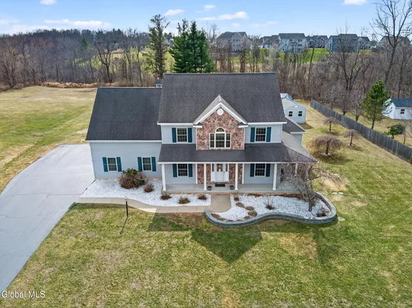 $899,900 | 187 Lape Road, North Greenbush, NY 12144