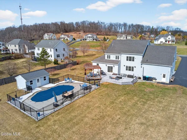 $899,900 | 187 Lape Road, North Greenbush, NY 12144
