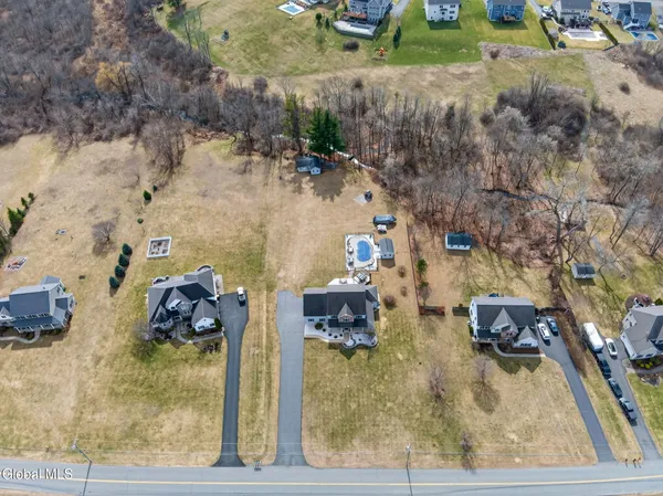 $899,900 | 187 Lape Road, North Greenbush, NY 12144