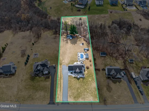 $899,900 | 187 Lape Road, North Greenbush, NY 12144