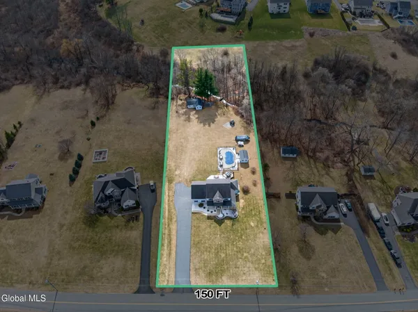$899,900 | 187 Lape Road, North Greenbush, NY 12144