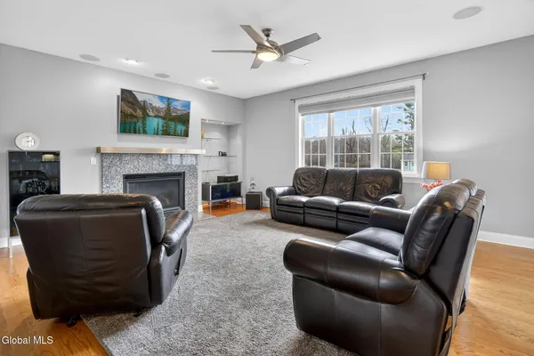 $899,900 | 187 Lape Road, North Greenbush, NY 12144
