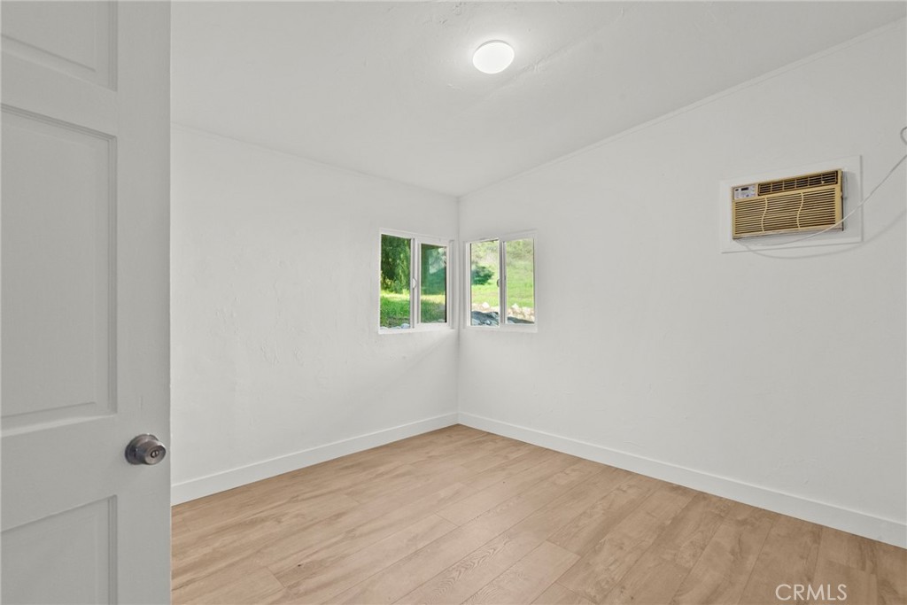 30541 Hasley Canyon Road Castaic, CA 91384 - Photo 20 of 31 an empty room with windows
