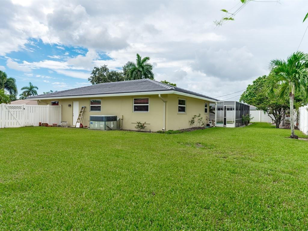 111 St Cloud Lane Boca Raton, FL 33431 - Photo 25 of 25 025_Full Yard