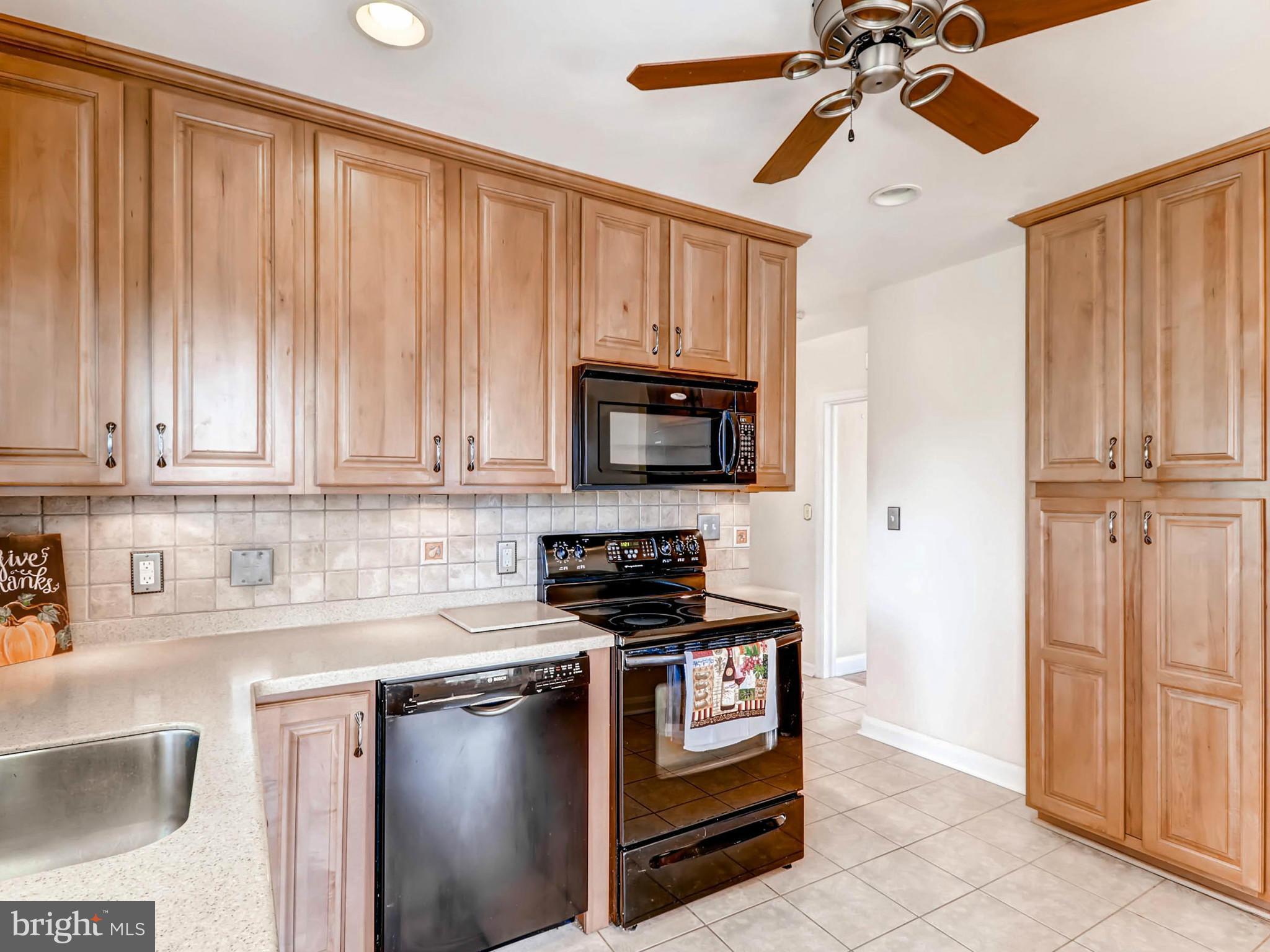 6100 Ridgeview Avenue Baltimore, MD 21206 - Photo 14 of 30 Kitchen w/ upgraded appliances