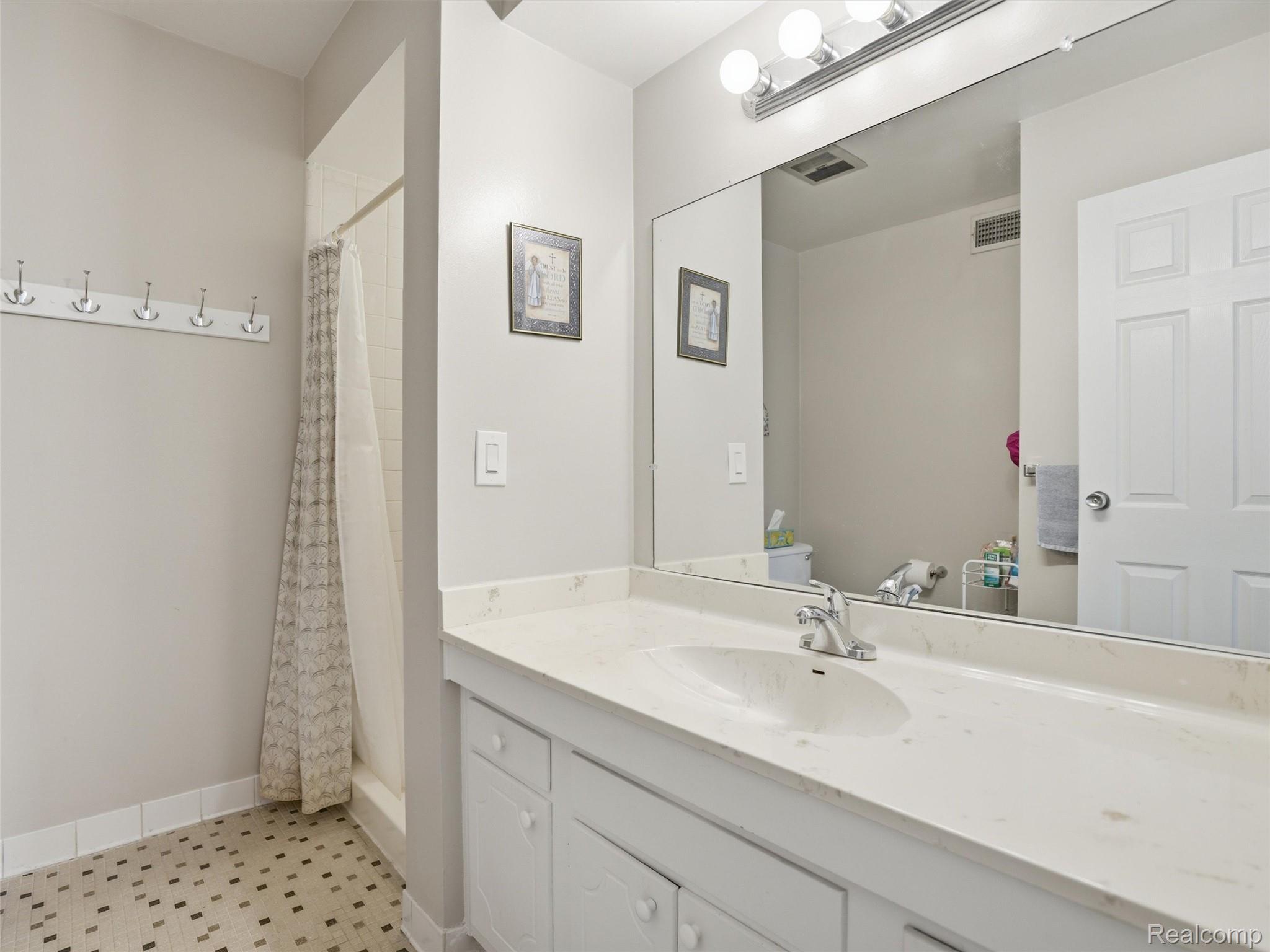 1975 Klingensmith Road, Unit 26 Bloomfield Hills, MI 48302 - Photo 11 of 21 23-DSC04213.jpg