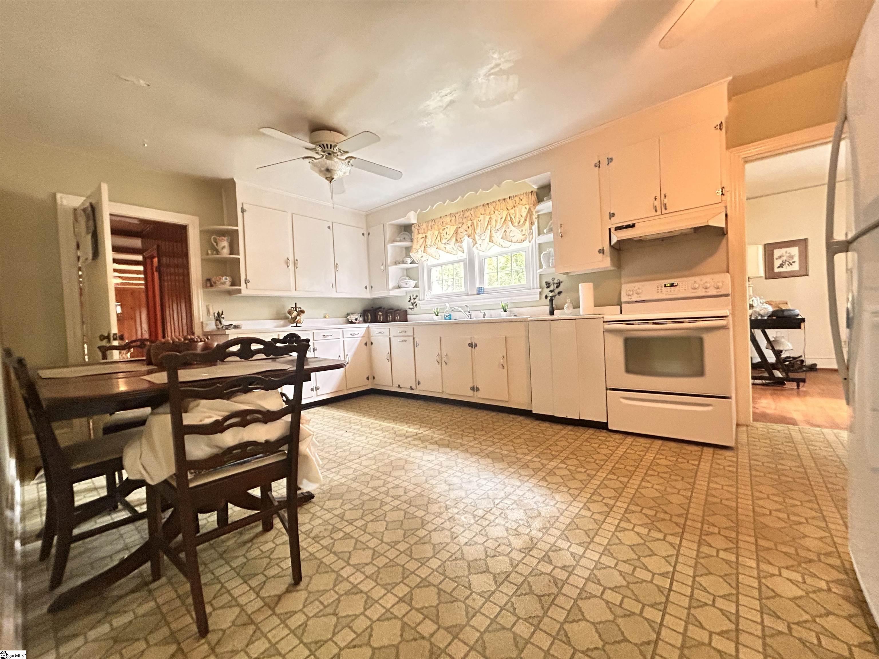1003 West Main Street Laurens, SC 29360 - Photo 5 of 16