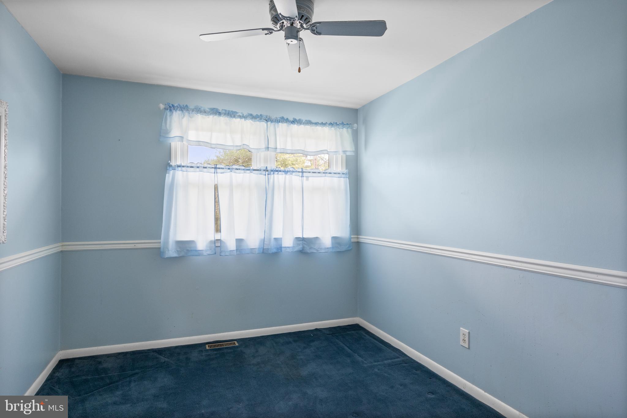 158 Ashbrook Road Cherry Hill, NJ 08034 - Photo 15 of 35 an empty room with a window