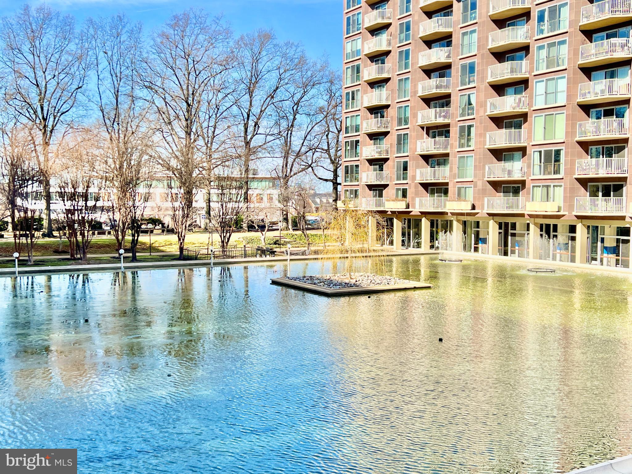 520 N Street Southwest, Unit S112 Washington, DC 20024 - Photo 28 of 46 a swimming pool that has lawn chairs