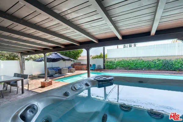 $1,150,000 | 16852 Citronia Street, Northridge, CA 91343