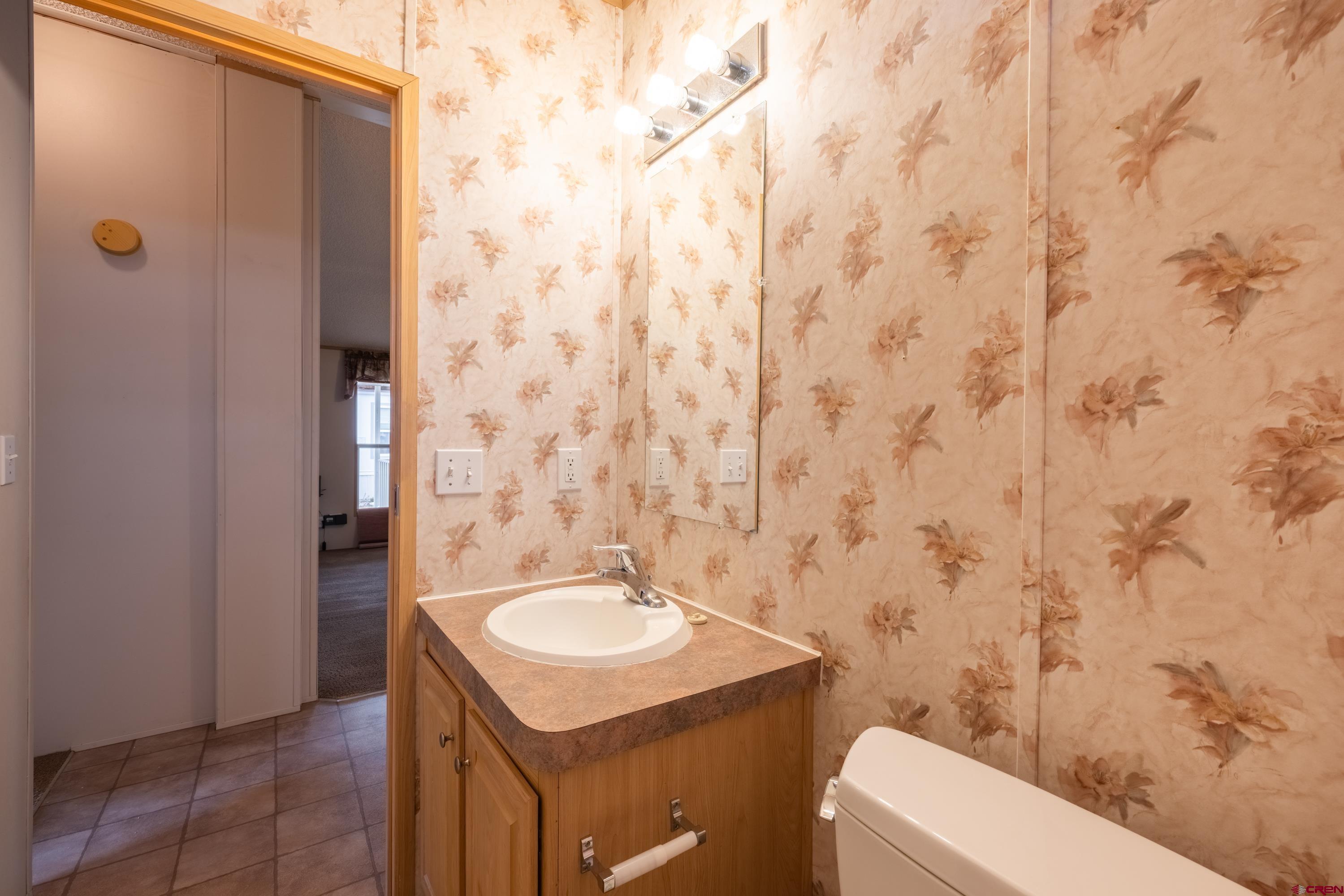 901 6530 Road, Unit 1203 Montrose, CO 81401 - Photo 14 of 22 a bathroom with a sink toilet and shower