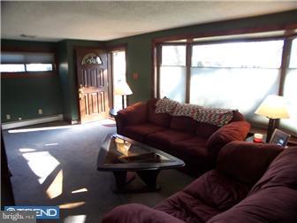 1230 Nolen Road Roslyn, PA 19001 - Photo 4 of 10 Living Room