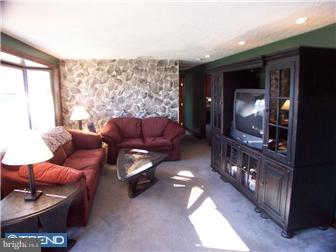 1230 Nolen Road Roslyn, PA 19001 - Photo 5 of 10 Living Room