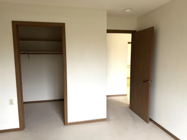 $898 | 611 Main Street South, Unit 201, Renville, MN 56284