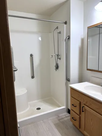 $898 | 611 Main Street South, Unit 201, Renville, MN 56284