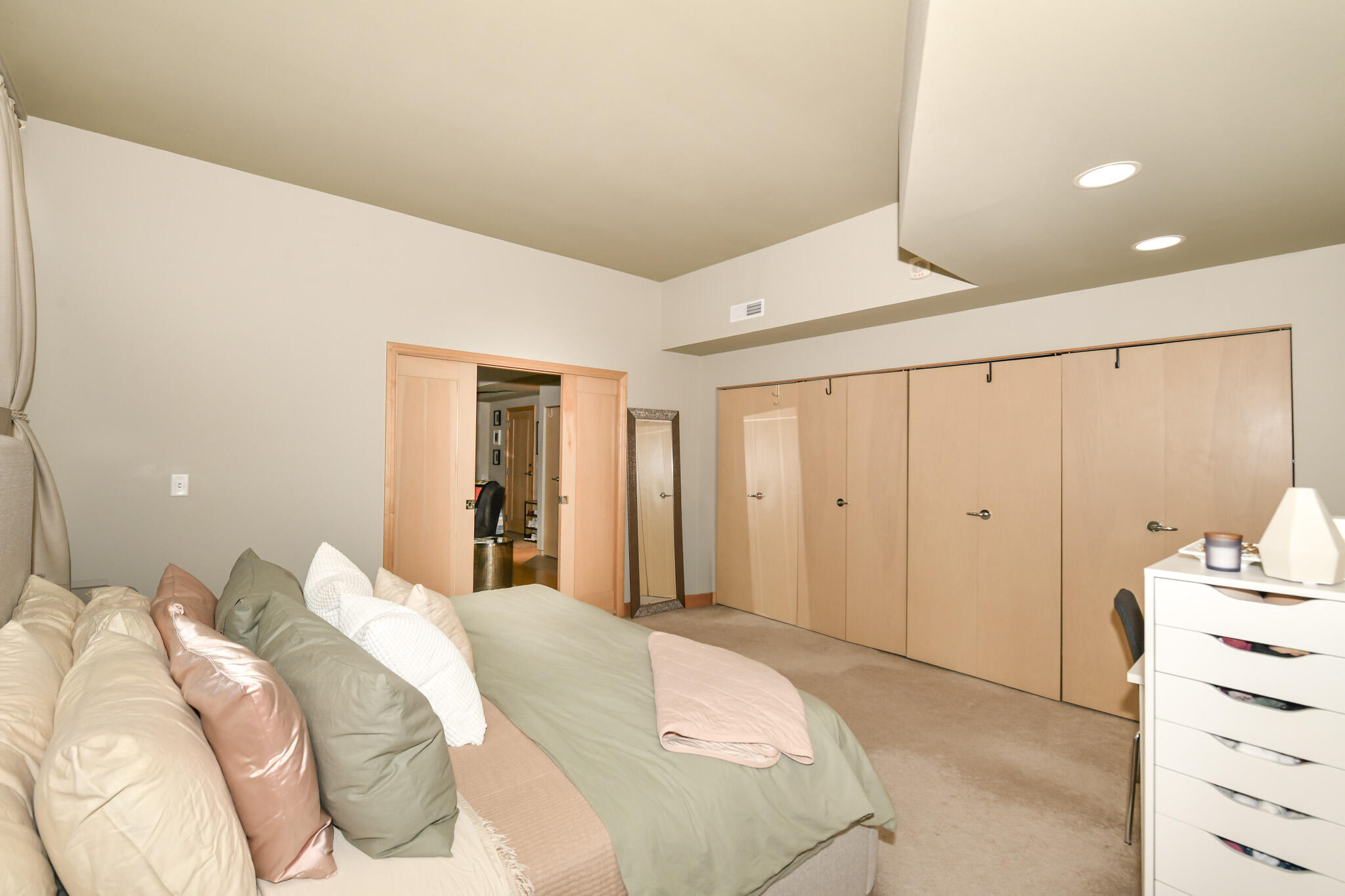 741 North Milwaukee Street, Unit 303 Milwaukee, WI 53202 - Photo 26 of 36 HEN_ (22)