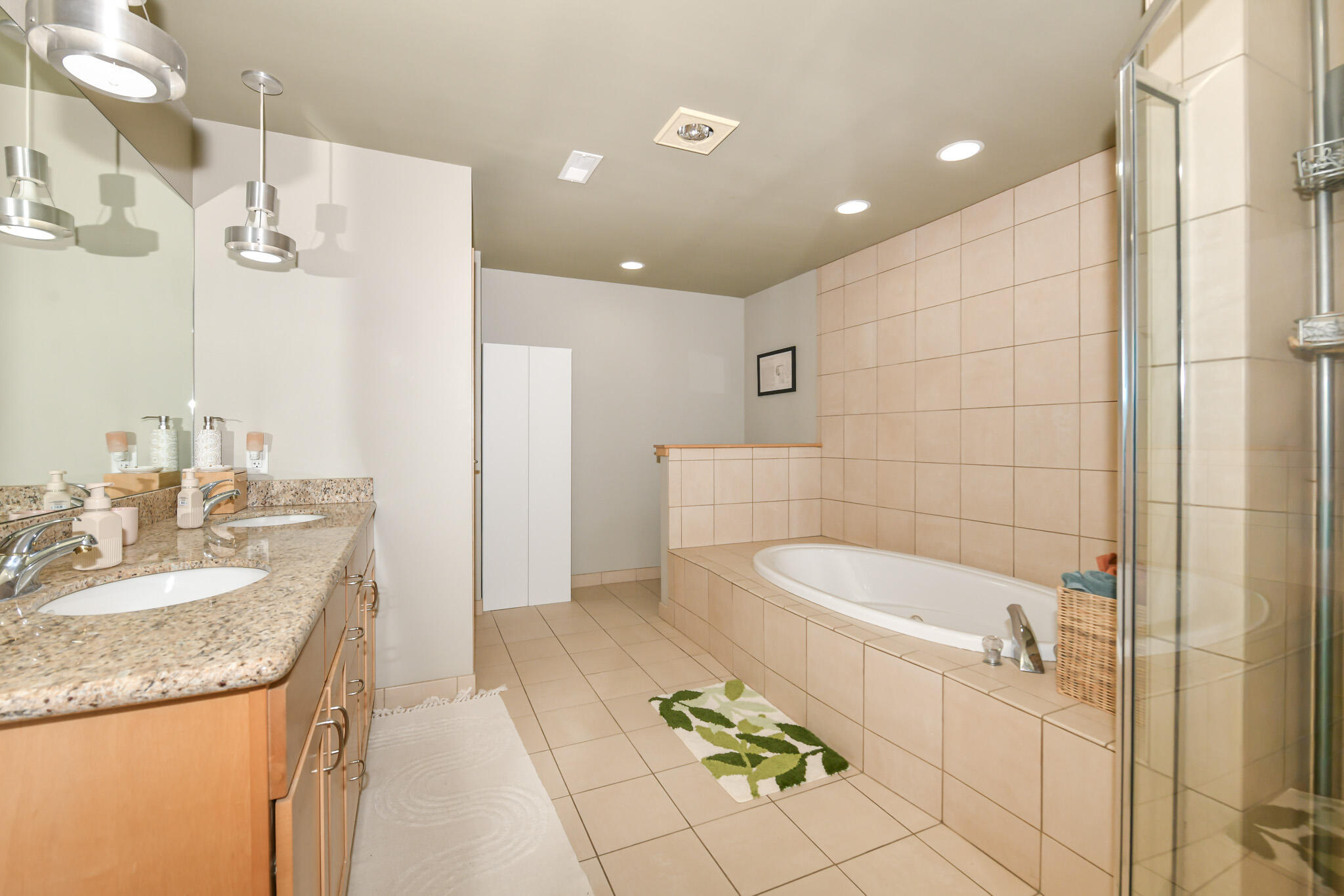 741 North Milwaukee Street, Unit 303 Milwaukee, WI 53202 - Photo 27 of 36 HEN_ (23)