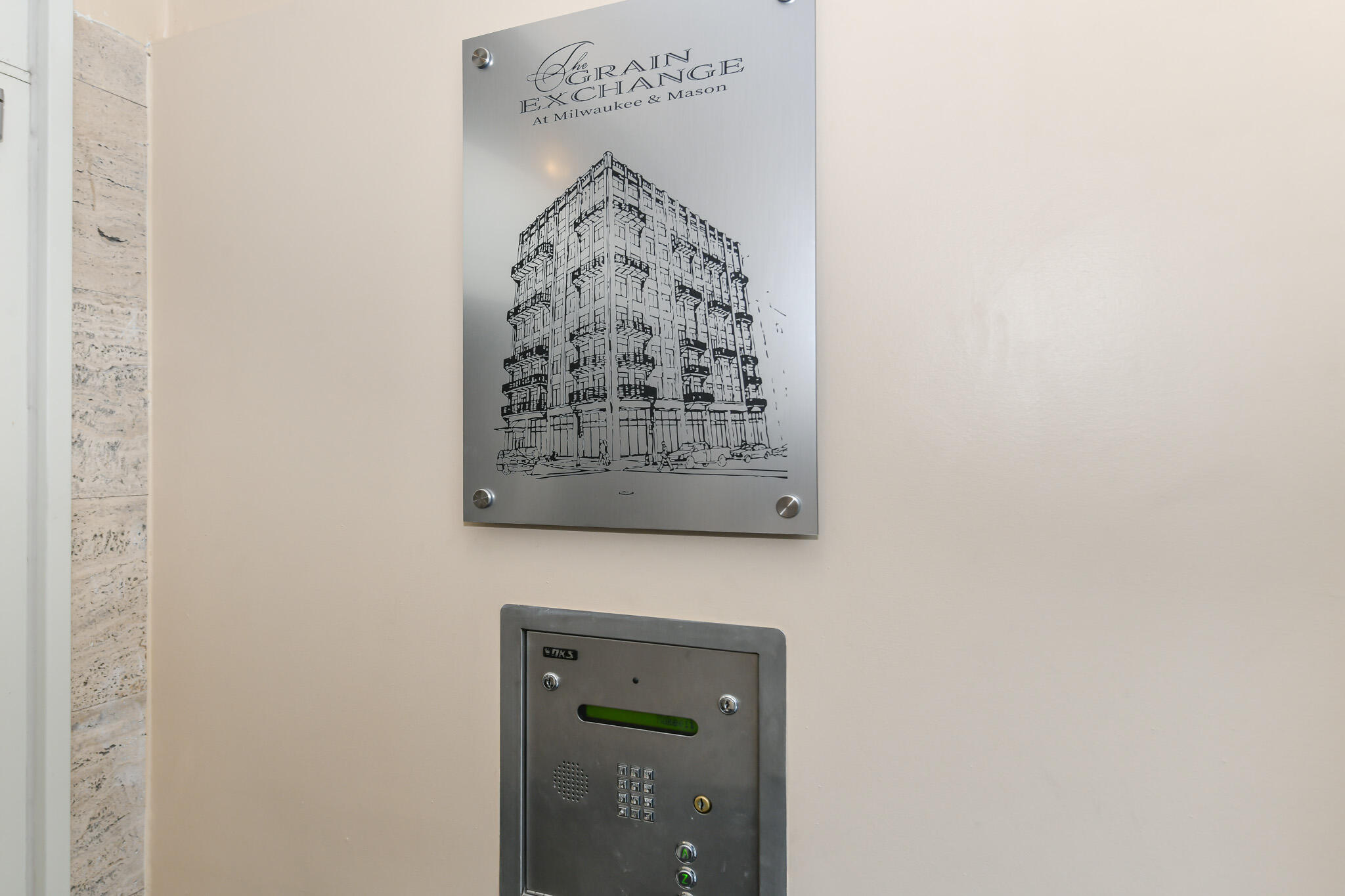 741 North Milwaukee Street, Unit 303 Milwaukee, WI 53202 - Photo 9 of 36 HEN_ (5)