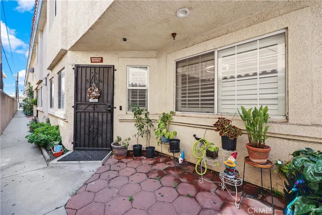 $640,000 | 9317 Elm Vista Drive, Unit 9, Downey, CA 90242