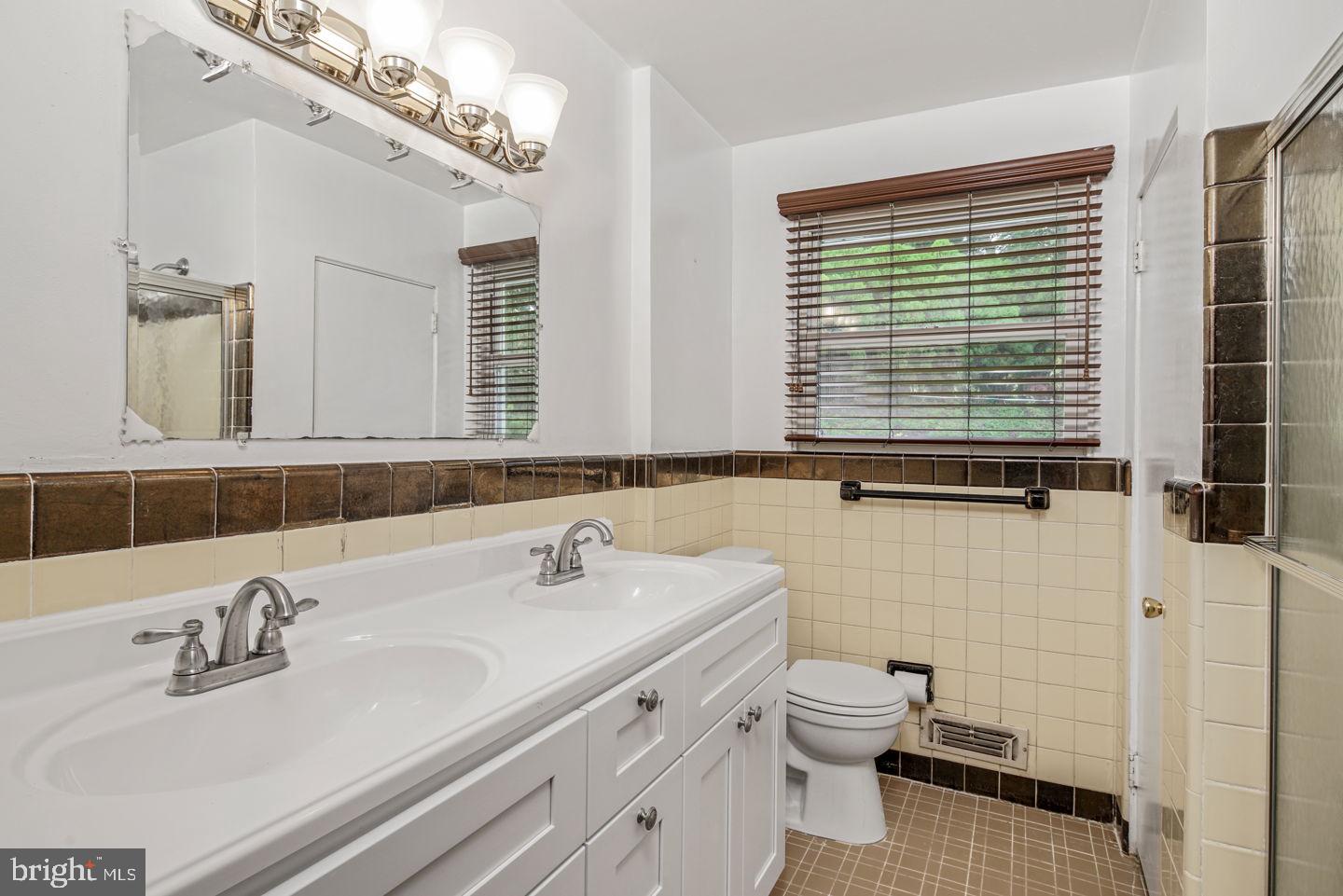 7948 Rolling Green Road Cheltenham, PA 19012 - Photo 16 of 24 Hall Bath
